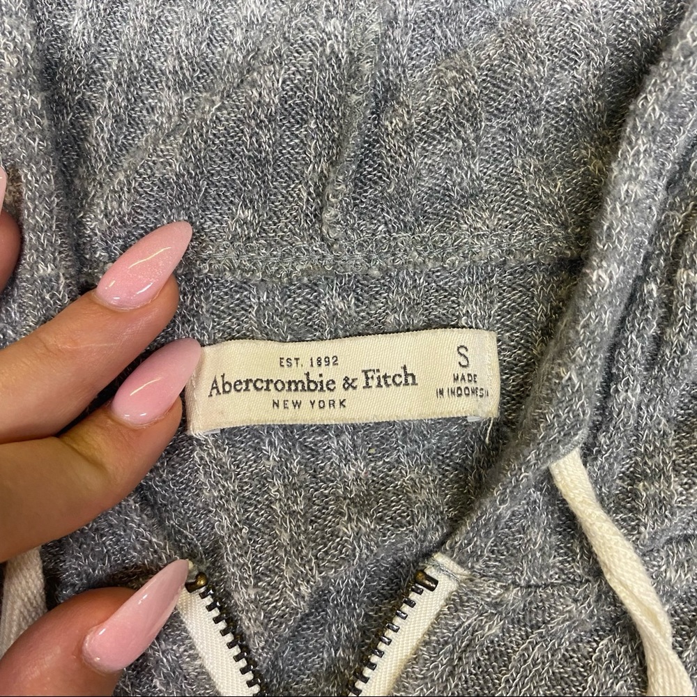 Abercrombie & Fitch Gray Ribbed Zip Up Sweatshirt - Picture 3 of 5